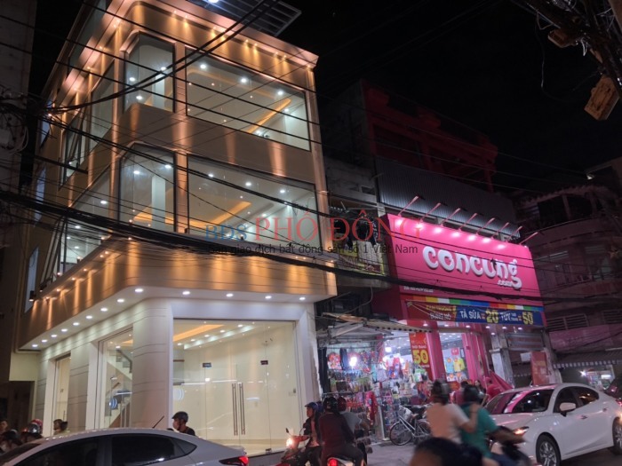 Chính chủ bán nhà mặt tiền vị trí đẹp nhất đường Phạm Văn Hai