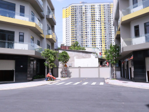 Cần bán nhà mặt tiền 60m2-7.5 ty xây 3 lầu ngay chợ đông hòa Dĩ An