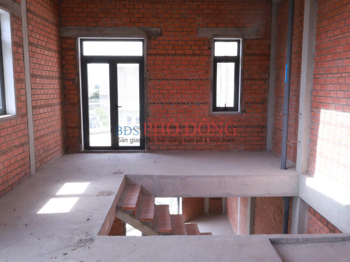 Cần bán nhà xây 3 lầu DT 85m2 giá 8 tỷ ngay Đông Hòa Dĩ An